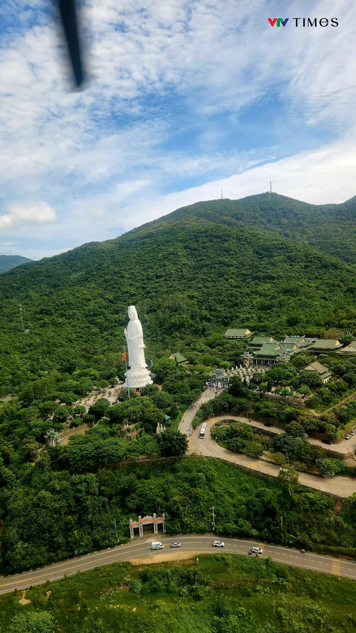 Đà Nẵng mở lại tour bay trực thăng trải nghiệm du lịch trên không- Ảnh 2. Đà Nẵng mở lại tour bay trực thăng trải nghiệm du lịch trên không- Ảnh 2.