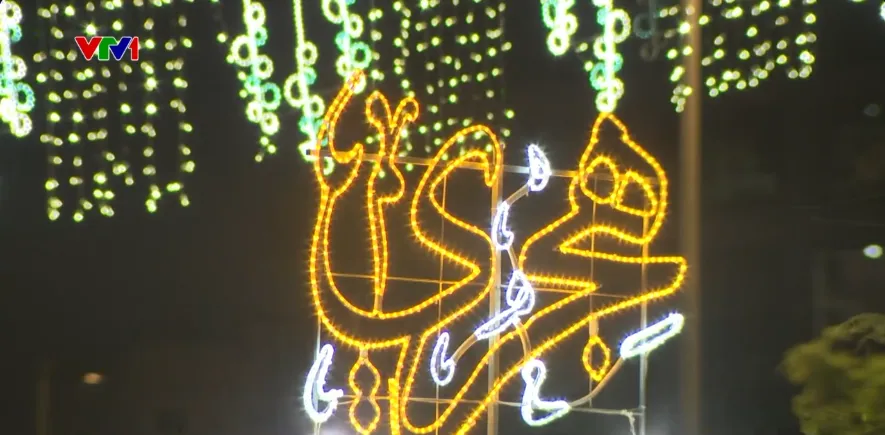 Con đường &aacute;nh s&aacute;ng dịp lễ ở Abu Dhabi- Ảnh 3.