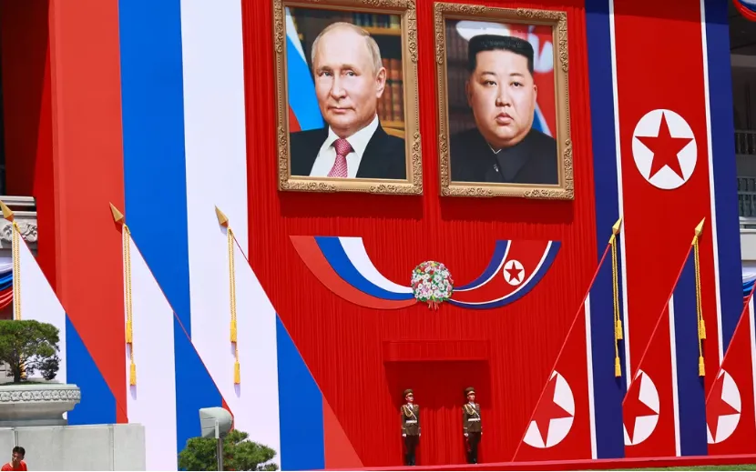 Poster chân dung của nhà lãnh đạo Triều Tiên Kim Jong-un và Tổng thống Nga Putin, tại Bình Nhưỡng, ngày 19/6/2024. (Ảnh: AFP/Getty Images) Poster chân dung của nhà lãnh đạo Triều Tiên Kim Jong-un và Tổng thống Nga Putin, tại Bình Nhưỡng, ngày 19/6/2024. (Ảnh: AFP/Getty Images)