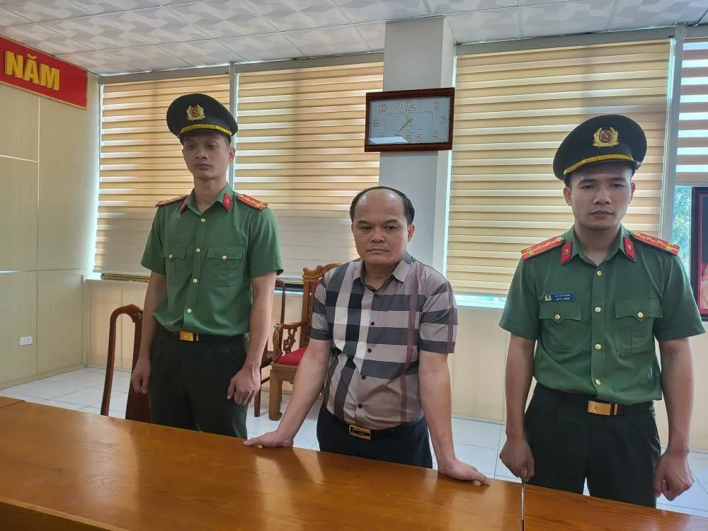 Bắt trưởng văn phòng đại diện một tạp chí - Ảnh 1.