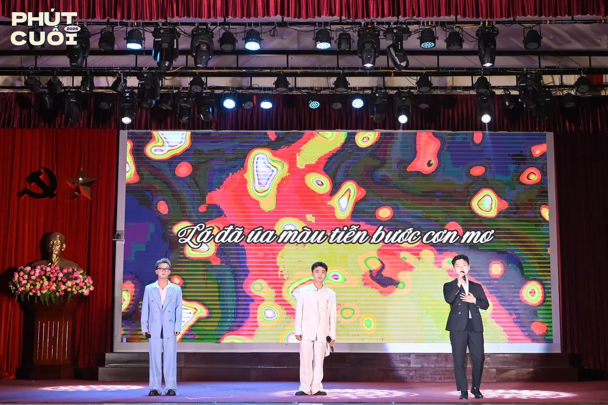 Đ&ecirc;m nhạc hội Ph&uacute;t Cuối 2025 - Hồi ức s&acirc;n ga: Lắng đọng v&agrave; bồi hồi - Ảnh 1.
