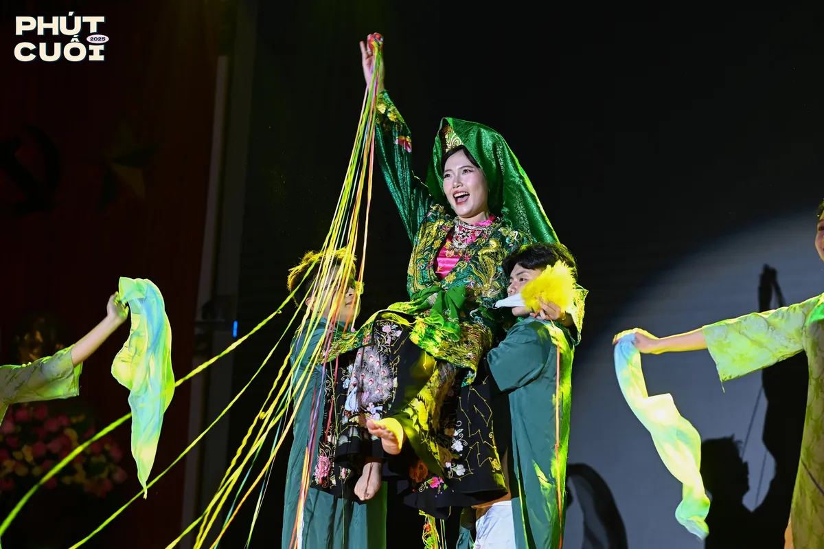 Đ&ecirc;m nhạc hội Ph&uacute;t Cuối 2025 - Hồi ức s&acirc;n ga: Lắng đọng v&agrave; bồi hồi - Ảnh 2.