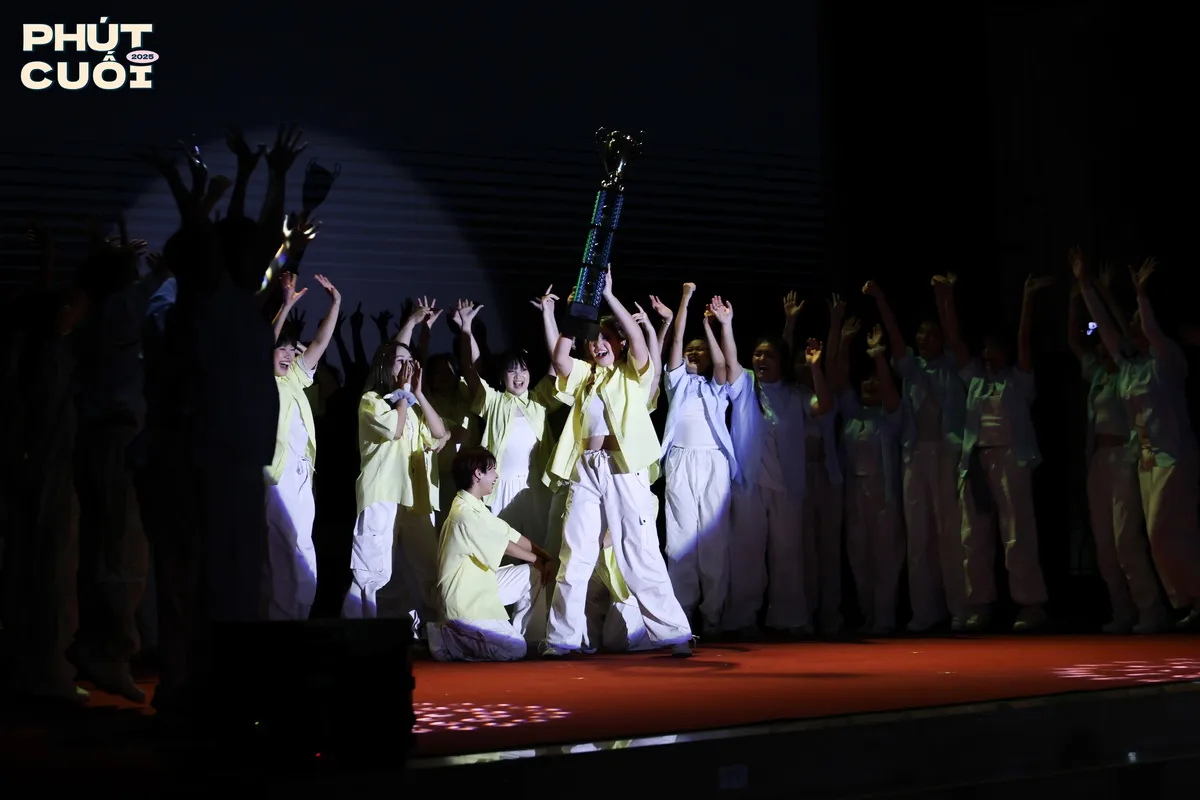 Đ&ecirc;m nhạc hội Ph&uacute;t Cuối 2025 - Hồi ức s&acirc;n ga: Lắng đọng v&agrave; bồi hồi - Ảnh 3.