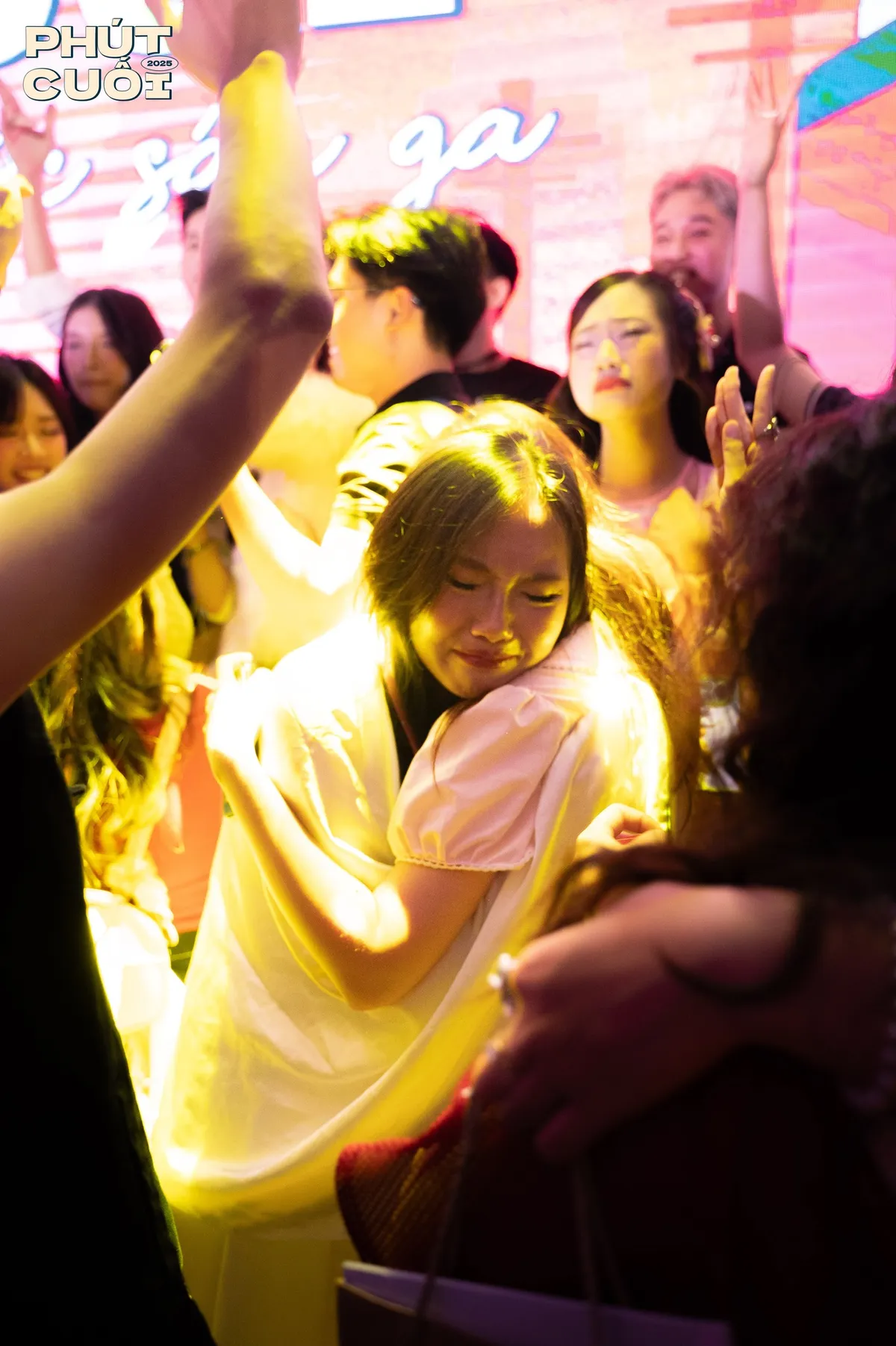 Đ&ecirc;m nhạc hội Ph&uacute;t Cuối 2025 - Hồi ức s&acirc;n ga: Lắng đọng v&agrave; bồi hồi - Ảnh 5.