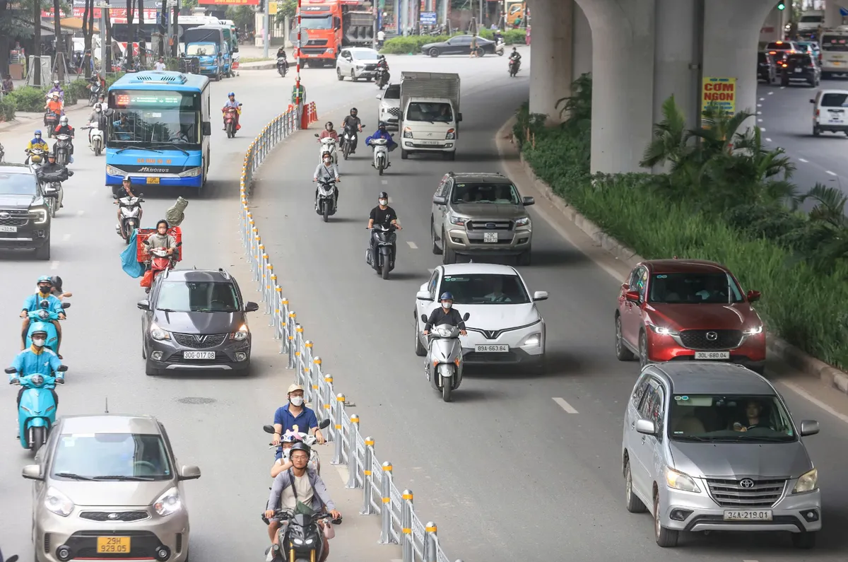 Đề xuất lùi thời gian áp dụng tiêu chuẩn khí thải cao đối với xe ô tô lưu hành tại Hà Nội và Thành phố Hồ Chí Minh - Ảnh 1.