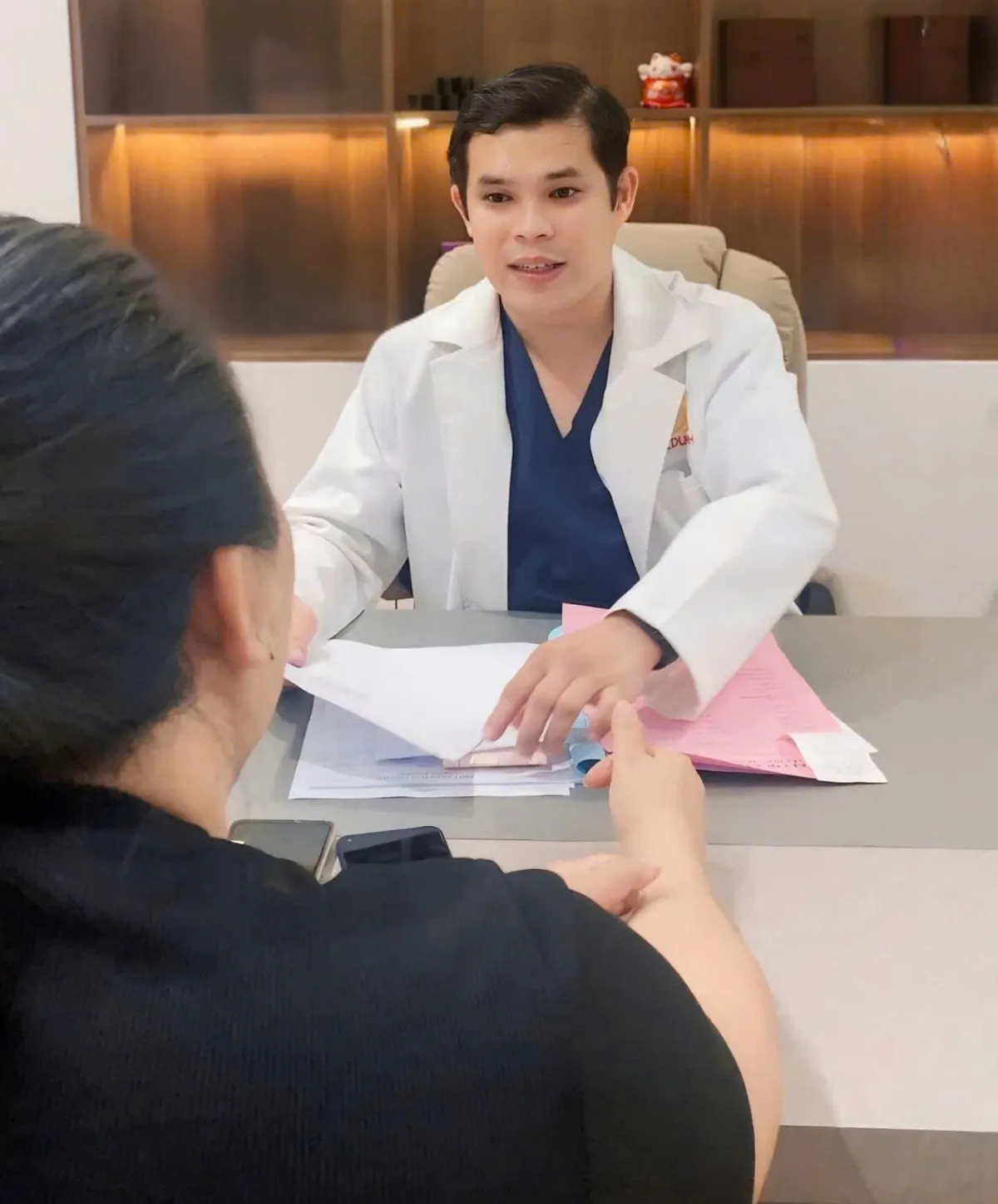 Bác sĩ cảnh báo nguy cơ từ việc lạm dụng thẩm mỹ - Ảnh 1.