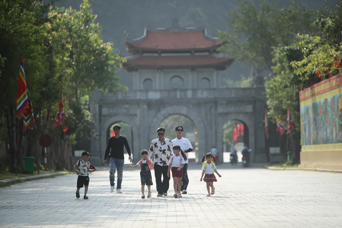 'Bố ơi mình đi đâu thế' đưa các con chạm tay vào di sản văn hóa truyền thống - Ảnh 6.