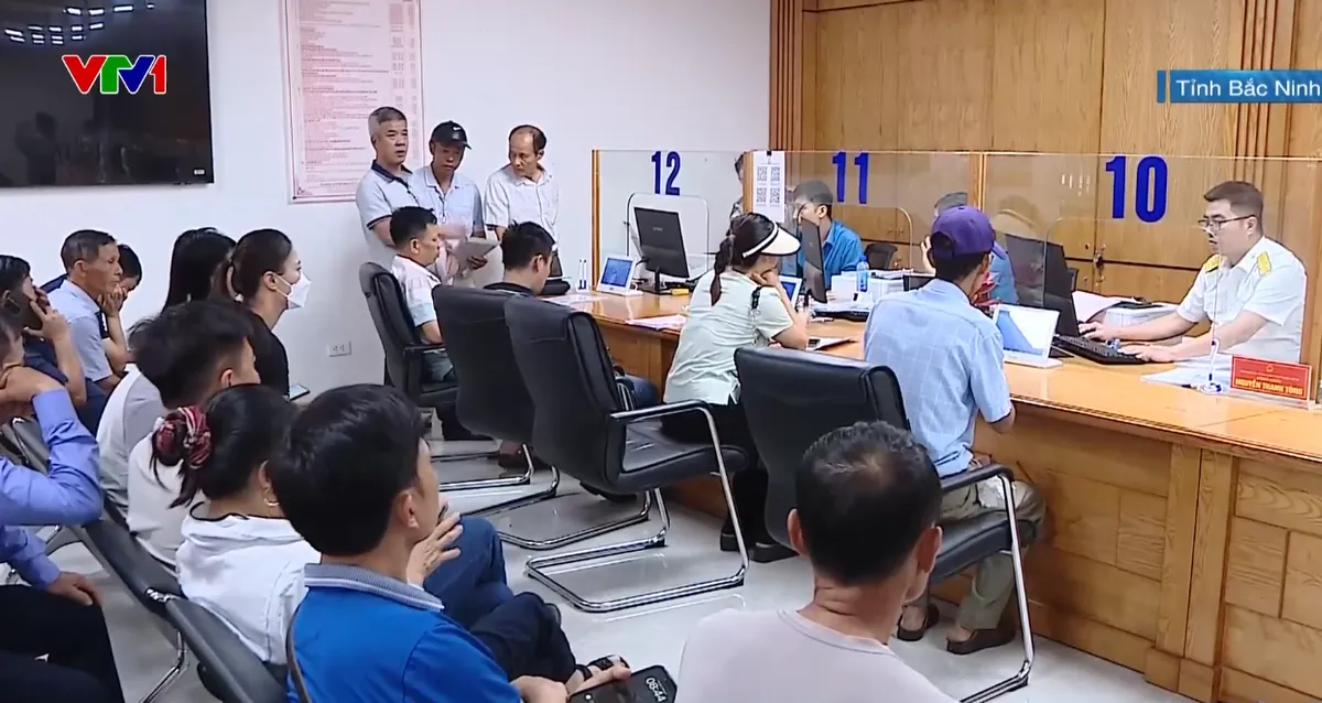 Vận hành chính quyền địa phương 2 cấp: Cần nâng cao năng lực cán bộ, thay đổi tư duy phục vụ - Ảnh 1.