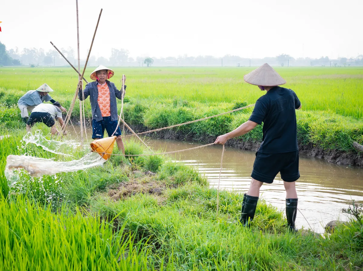 Trung Ruồi làm bạn với con, Duy Hưng dạy con cần 'roi vọt' - Ảnh 4.