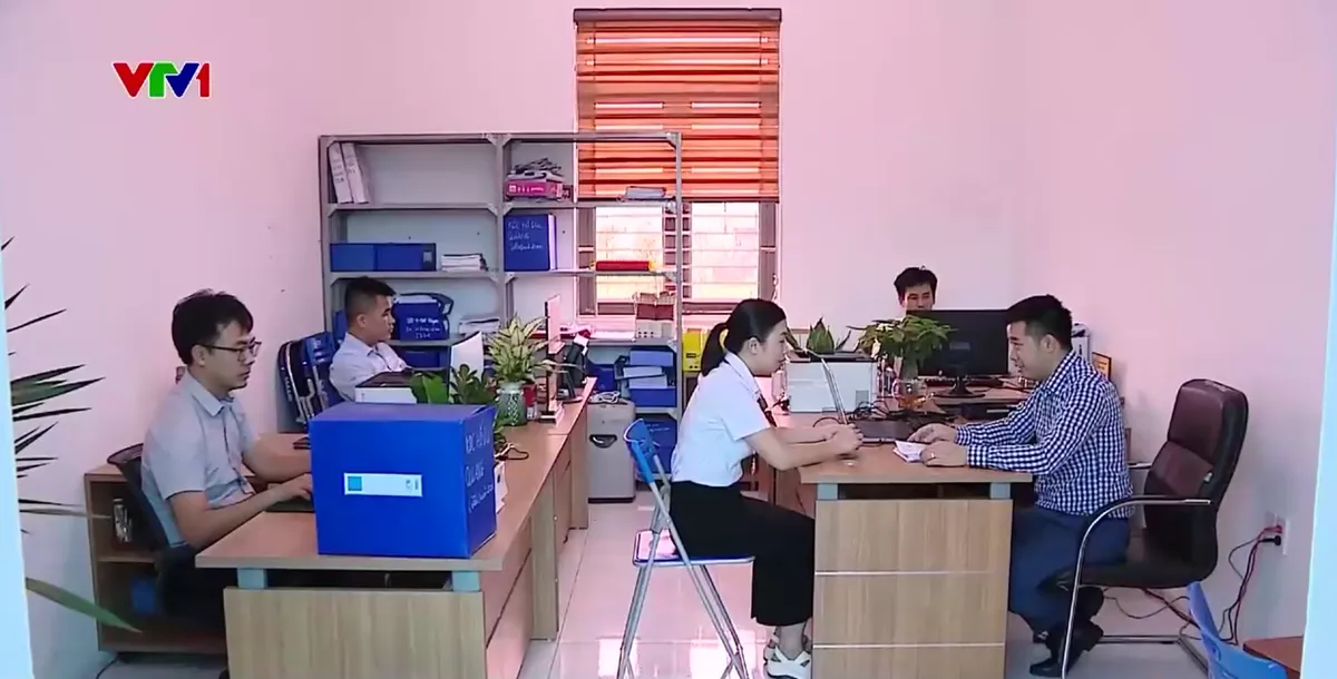 Đẩy mạnh phân cấp, phân quyền ở cấp xã để giảm tải và nâng cao hiệu quả phục vụ người dân - Ảnh 2.