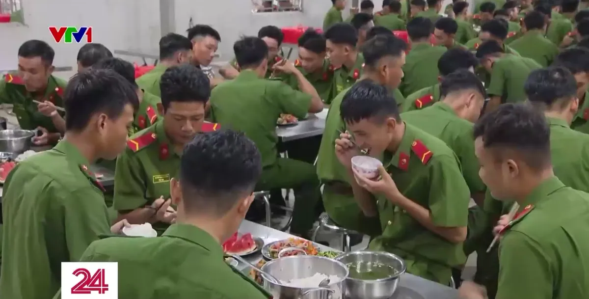 Đảm bảo công tác hậu cần cho lực lượng diễu binh, diễu hành- Ảnh 2. Đảm bảo công tác hậu cần cho lực lượng diễu binh, diễu hành- Ảnh 2.