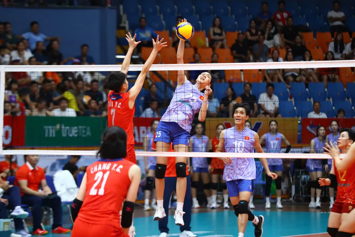 Thắng ch&oacute;ng v&aacute;nh Đ&agrave;i Bắc Trung Hoa, tuyển Việt Nam gặp Korabelka ở chung kết VTV Ferroli Cup 2025

- Ảnh 2.