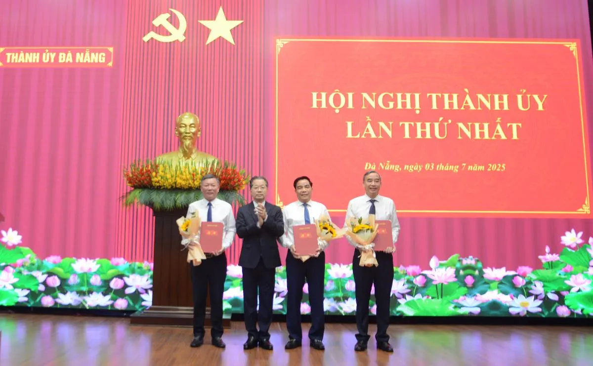 Đà Nẵng công bố các quyết định về công tác tổ chức bộ máy và cán bộ - Ảnh 2.