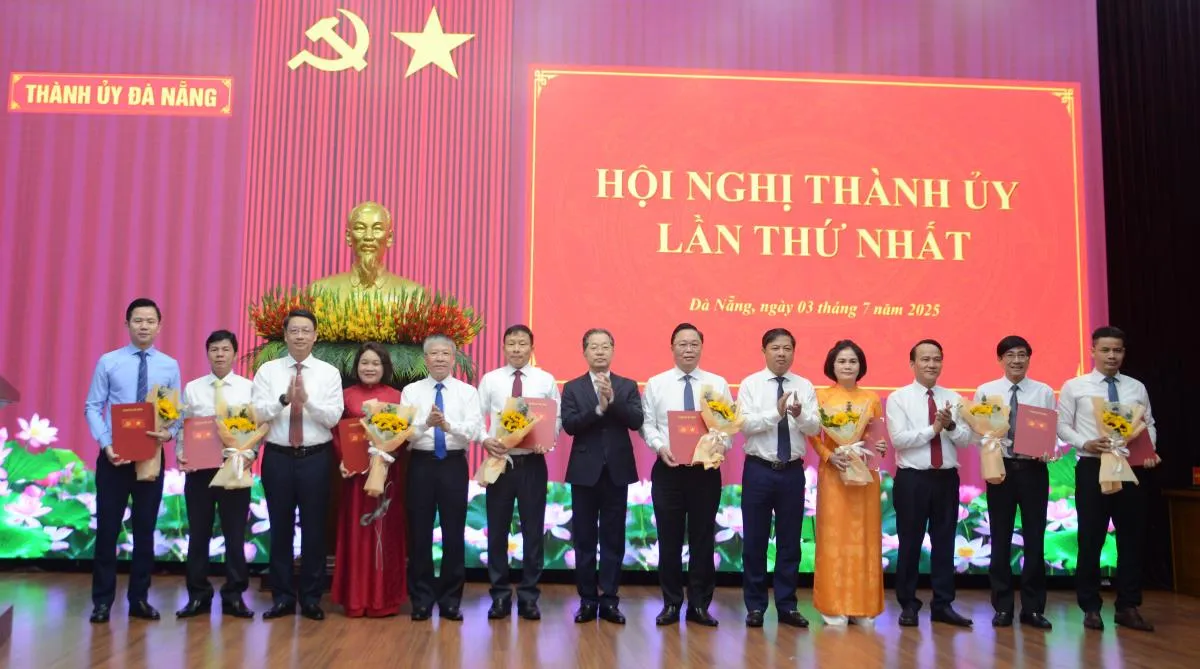 Đà Nẵng công bố các quyết định về công tác tổ chức bộ máy và cán bộ - Ảnh 1.