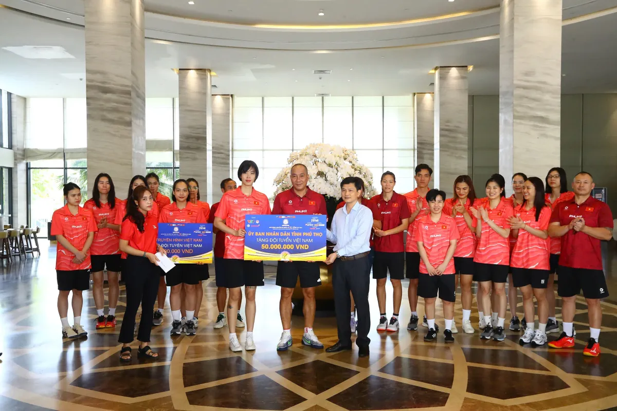 ĐT bóng chuyền nữ Việt Nam nhận thưởng 100 triệu khi vào bán kết VTV Ferroli Cup 2025
- Ảnh 2.