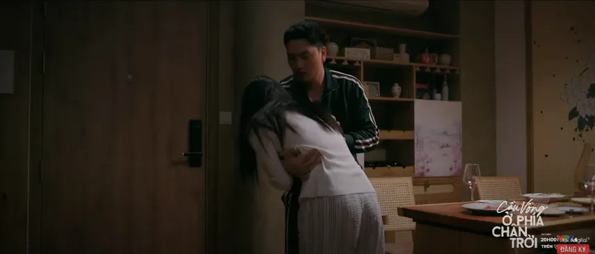 Cầu vồng ở ph&iacute;a ch&acirc;n trời - Tập 10: Tuấn - Oanh uống rượu t&acirc;m sự, nảy sinh t&igrave;nh cảm- Ảnh 4.