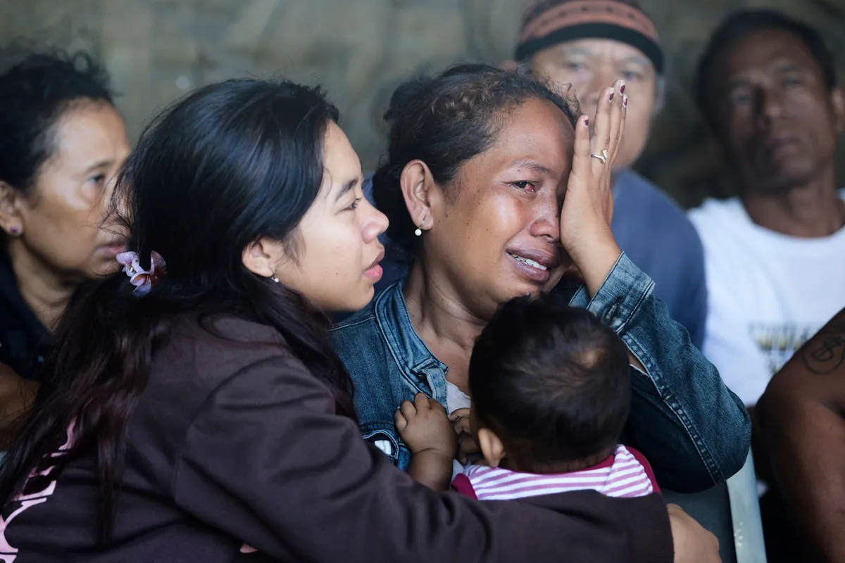 Indonesia dừng tìm kiếm 30 người mất tích sau vụ chìm phà gần đảo Bali  - Ảnh 1.