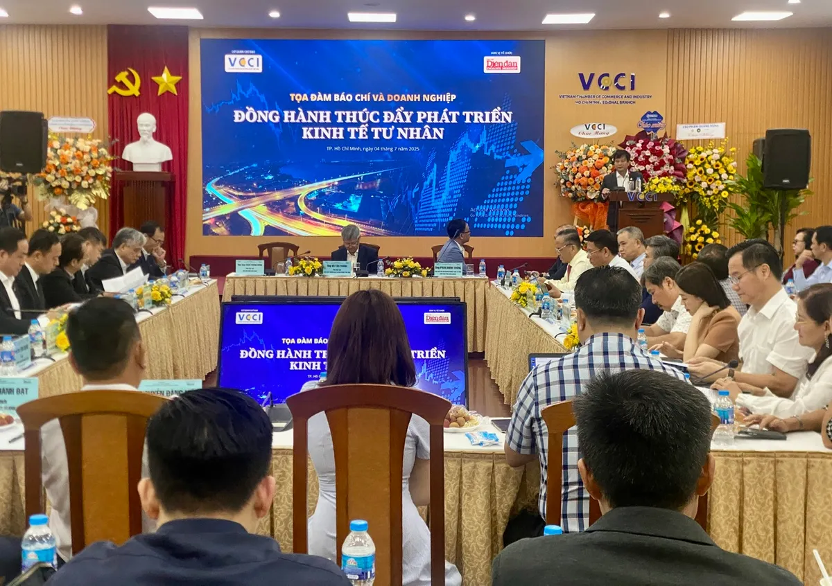 Khơi thông dòng chảy kinh tế tư nhân: Cần báo chí và doanh nghiệp cùng đồng hành- Ảnh 1.