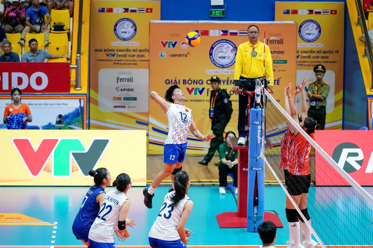 Đ&aacute;nh bại Tứ Xuy&ecirc;n (Trung Quốc), U21 Việt Nam gặp U21 Th&aacute;i Lan trận tranh hạng 5 VTV Ferroli Cup 2025

- Ảnh 1.