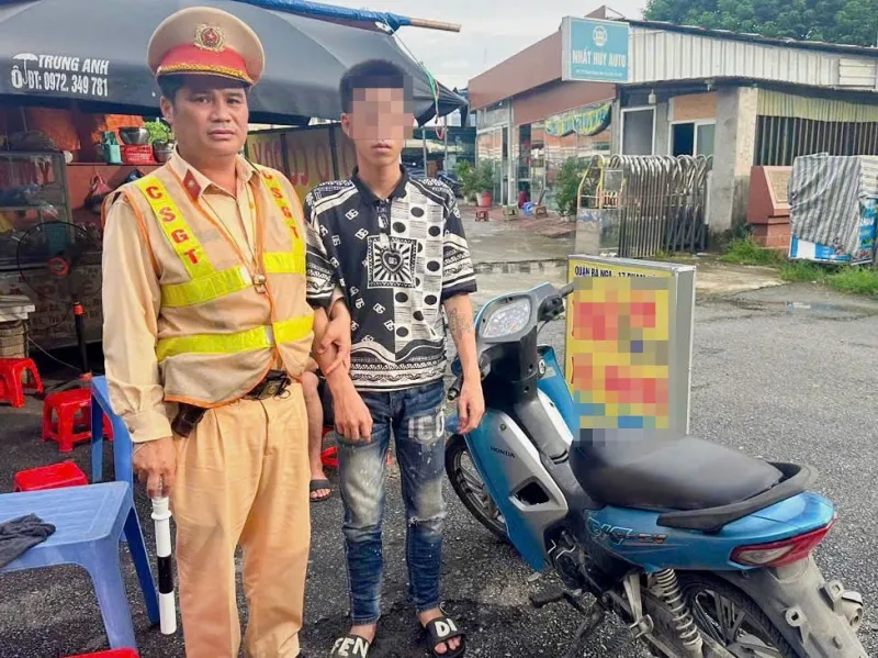 Phá khóa trộm xe máy ở Nghệ An, mang ra Hà Nội thì bị bắt  - Ảnh 1.