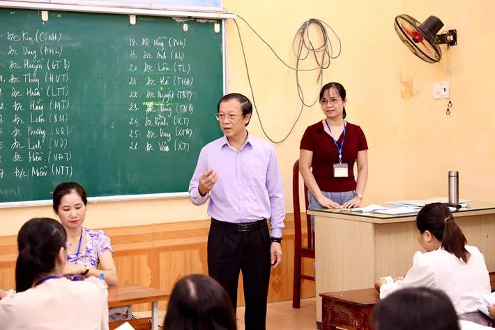 Chấm thi tốt nghiệp THPT 2025: Nghiêm túc, ổn định, đặt quyền lợi thí sinh lên hàng đầu - Ảnh 1.