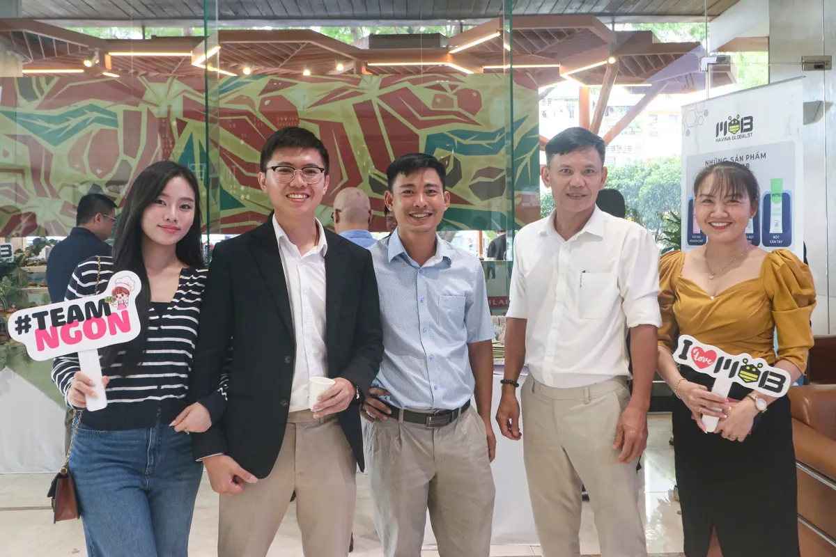 Ra mắt các sản phẩm thương hiệu MOB của công ty cổ phần Havina Global.ST: Mật ong hoa cà phê nguyên chất, tinh hoa cao nguyên.
- Ảnh 4.