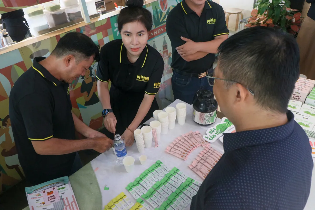 Ra mắt các sản phẩm thương hiệu MOB của công ty cổ phần Havina Global.ST: Mật ong hoa cà phê nguyên chất, tinh hoa cao nguyên.
- Ảnh 2.