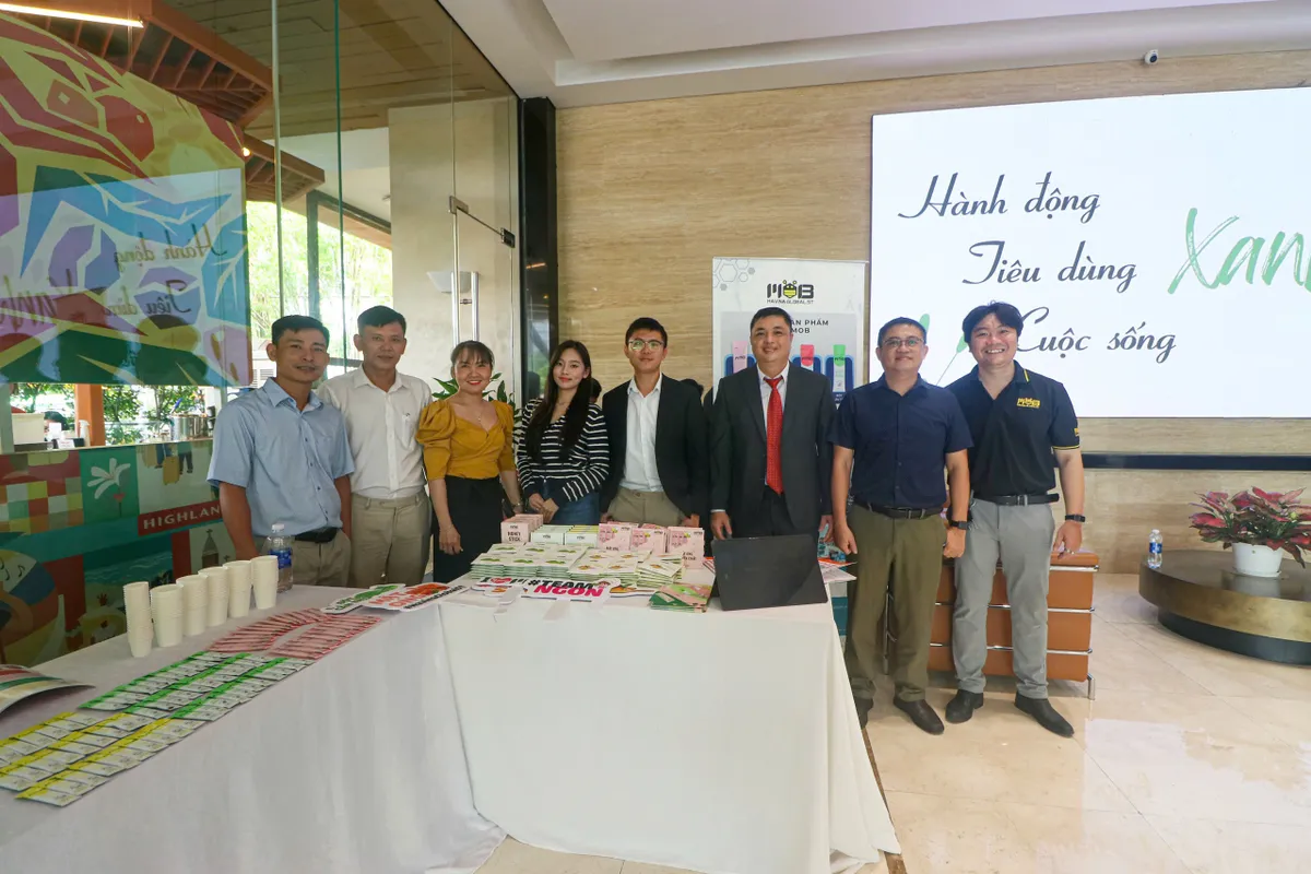 Ra mắt các sản phẩm thương hiệu MOB của công ty cổ phần Havina Global.ST: Mật ong hoa cà phê nguyên chất, tinh hoa cao nguyên.
- Ảnh 3.