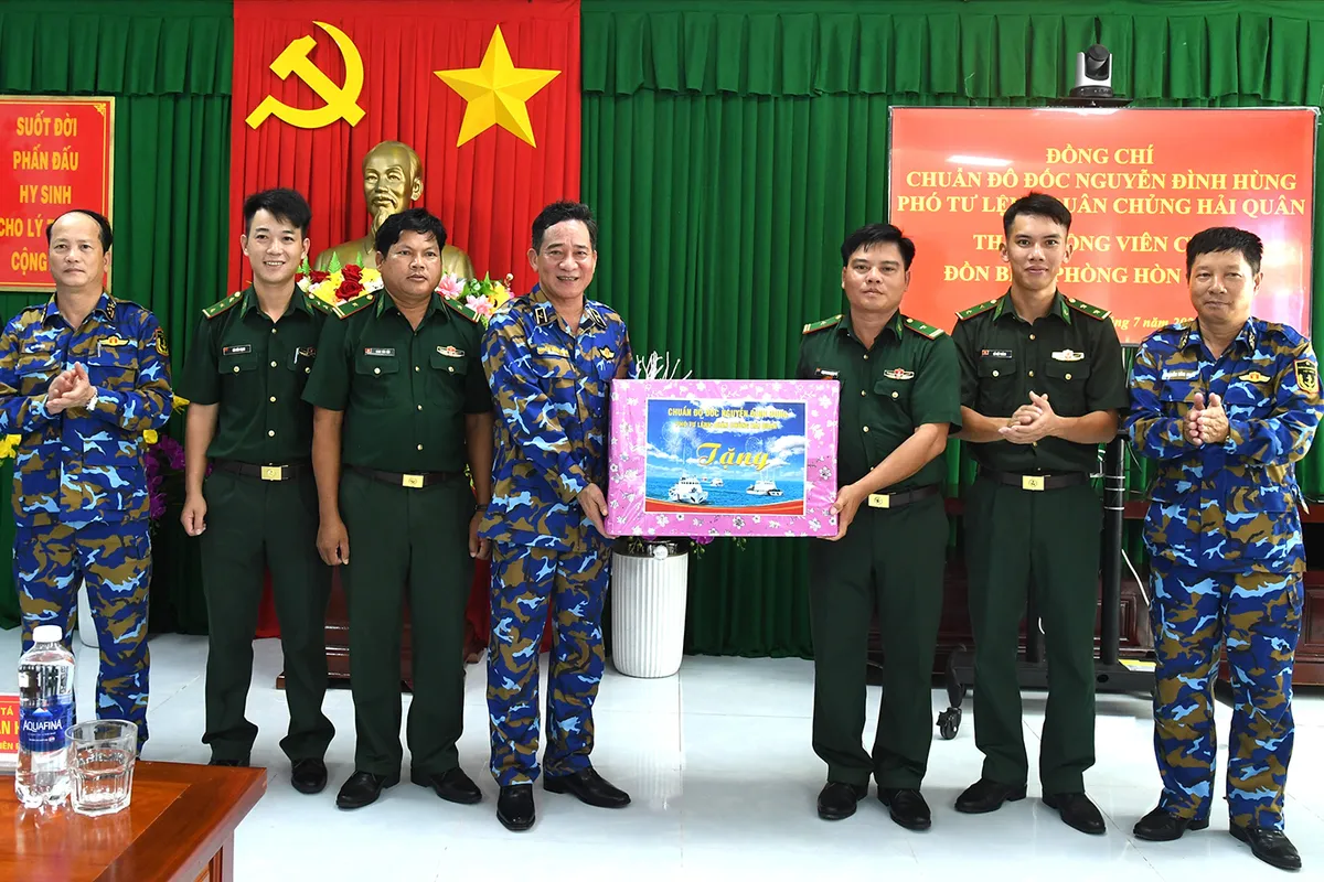 Quân chủng Hải quân kiểm tra công tác huấn luyện, sẵn sàng chiến đấu tại Vùng 5 Hải quân - Ảnh 2.