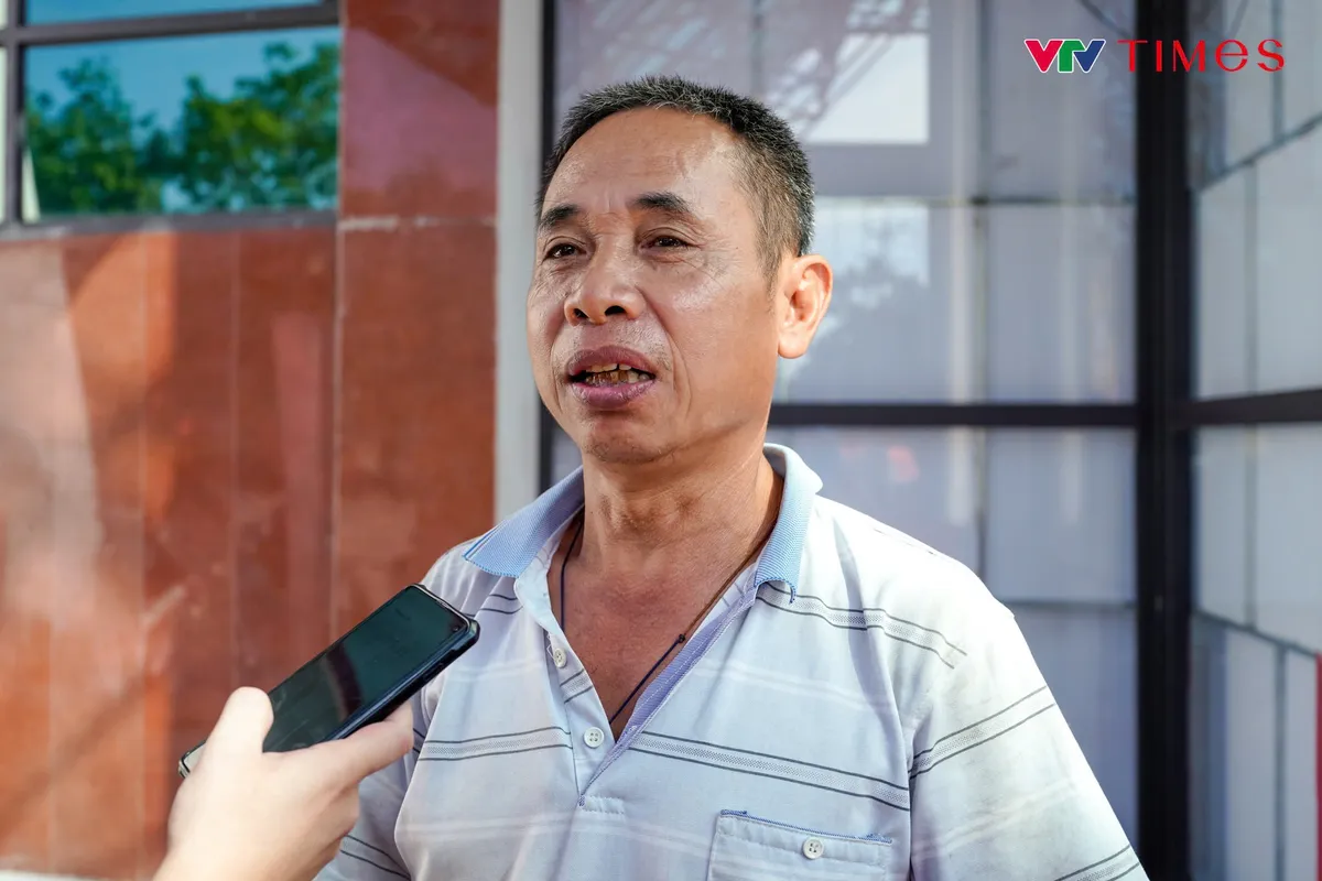 Vĩnh Phúc ‘nóng rực’ sáng 5/7: Biển người xếp hàng mua vé xem bóng chuyền- Ảnh 3.