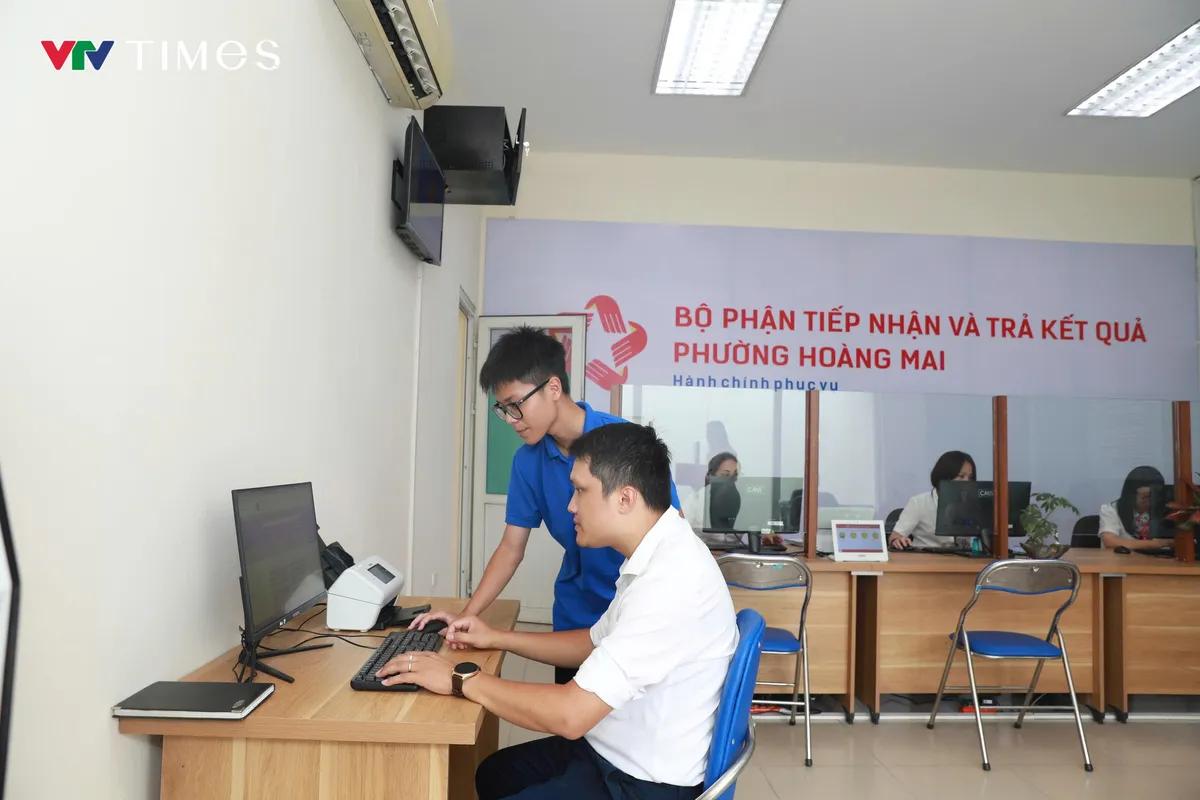 Phục vụ hành chính công ở Hà Nội: Cán bộ lo toan, người dân hồ hởi, phần mềm hụt hơi - Ảnh 1.