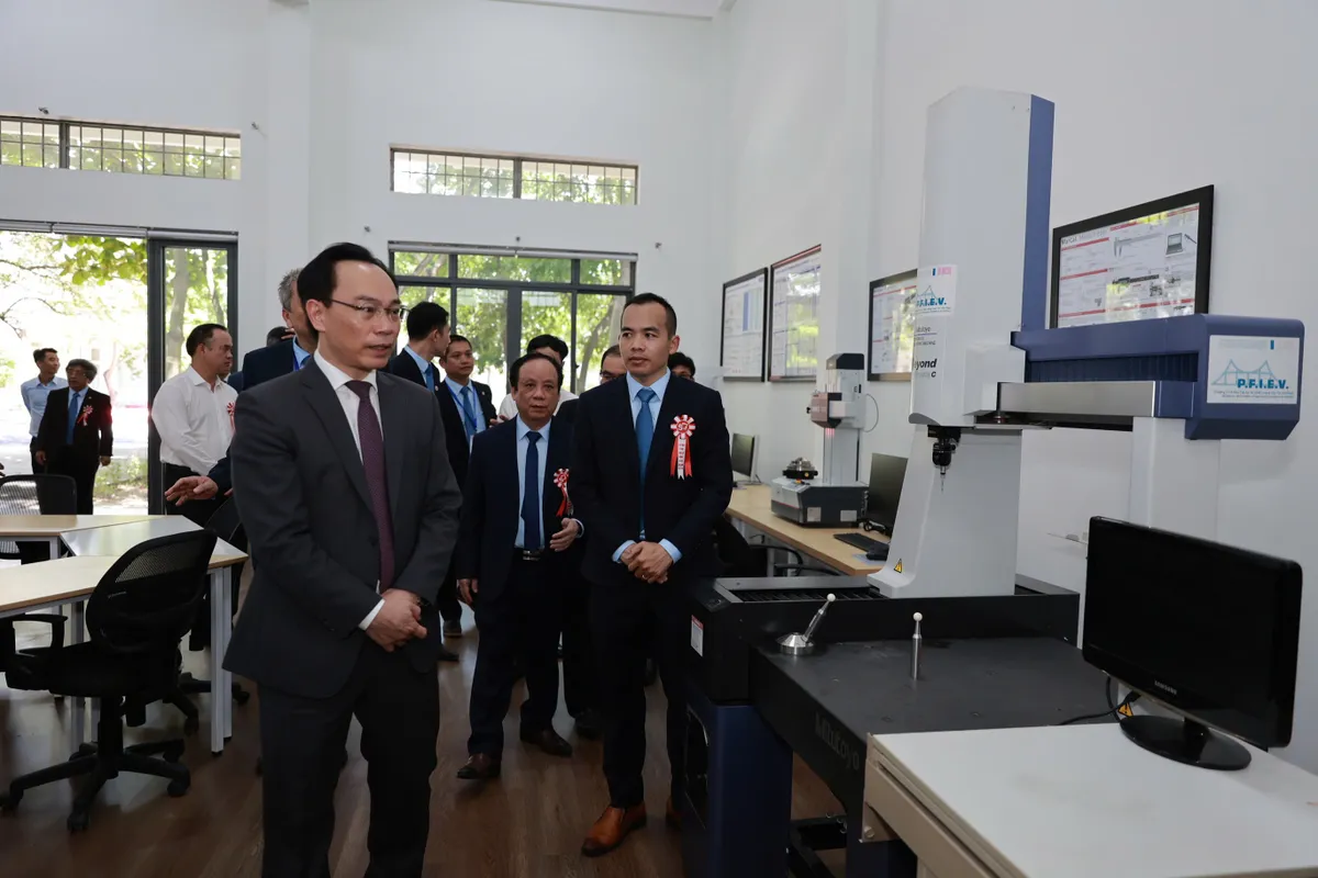Đà Nẵng: Khánh thành Phòng Thí nghiệm trọng điểm Quốc gia dùng chung Cơ điện tử và Ứng dụng - Ảnh 2.