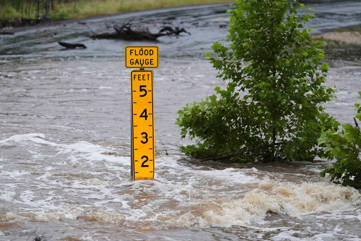 Người dân bàng hoàng sau trận lũ quét kinh hoàng ở Texas - Ảnh 1.