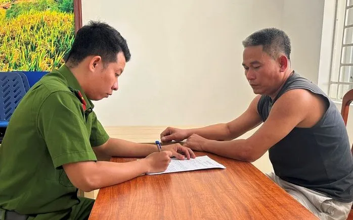 Lại Hữu Kiên tại cơ quan Công an Lại Hữu Kiên tại cơ quan Công an