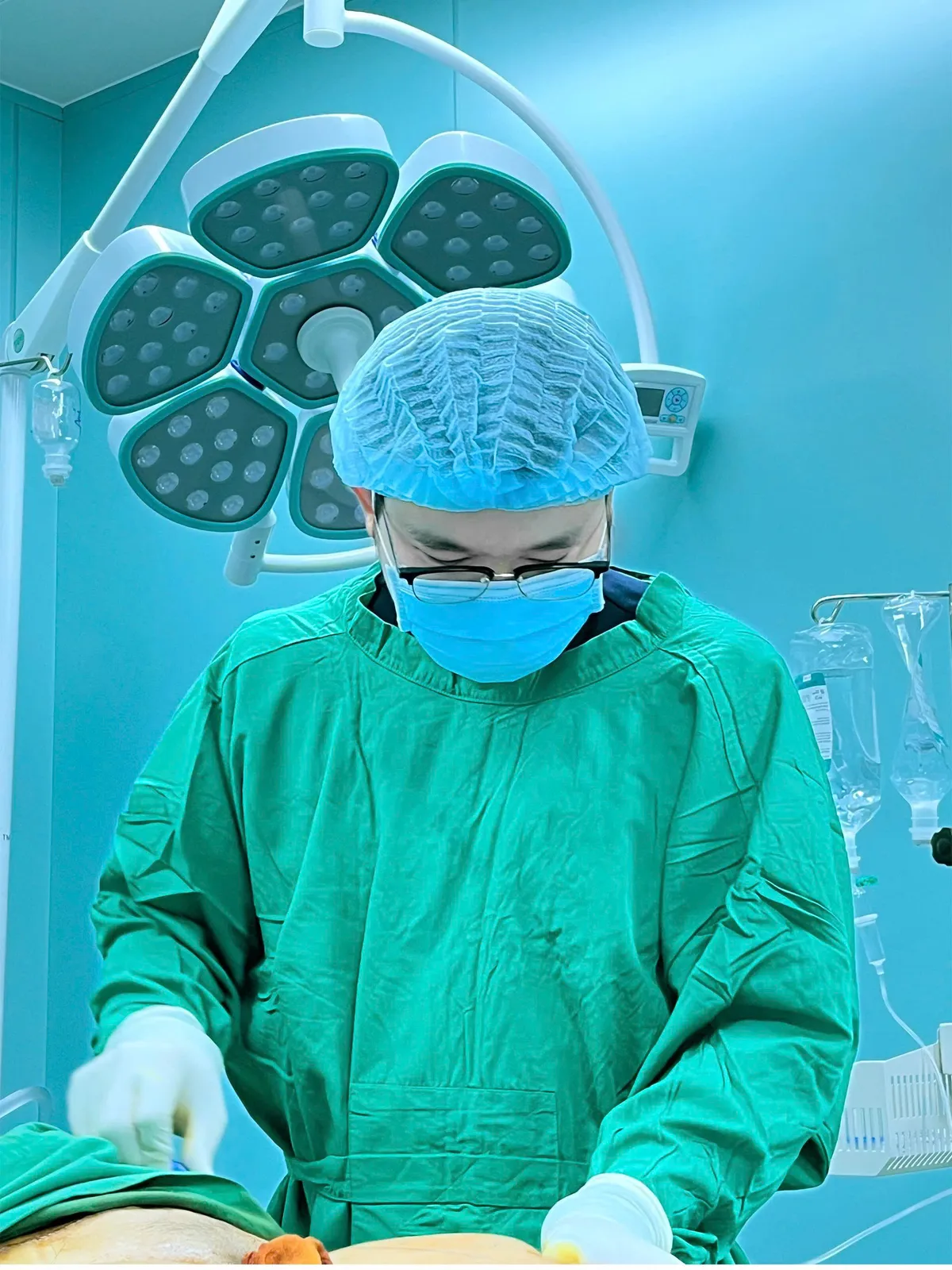 Hút mỡ bụng có những rủi ro và ảnh hưởng gì? - Ảnh 2.