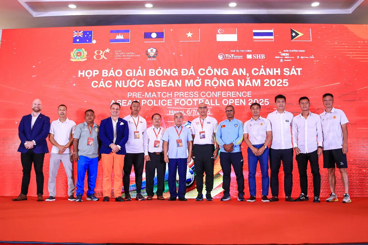 Giải bóng đá Công an, Cảnh sát ASEAN mở rộng 2025:
Sân chơi thể thao kết nối lực lượng thực thi pháp luật khu vực
- Ảnh 1. Giải bóng đá Công an, Cảnh sát ASEAN mở rộng 2025:
Sân chơi thể thao kết nối lực lượng thực thi pháp luật khu vực
- Ảnh 1.