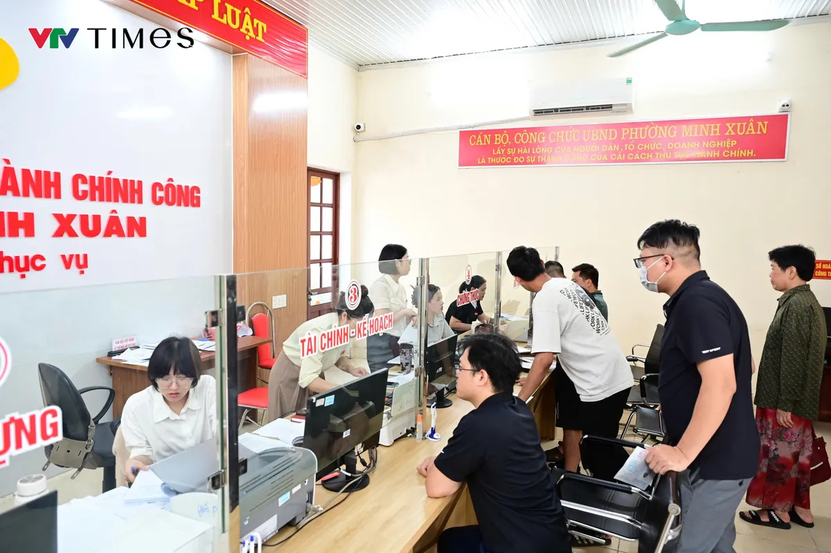 Tuyên Quang: Cán bộ tận tình, người dân phấn khởi làm thủ tục cấp sổ đỏ ngay tại xã - Ảnh 4.