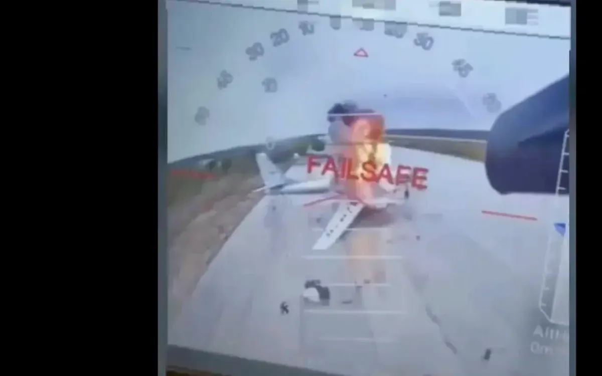 UAV Ukraine tập kích Nga trên diện rộng, hàng trăm chuyến bay ở Thủ đô Moscow bị hủy - Ảnh 2.