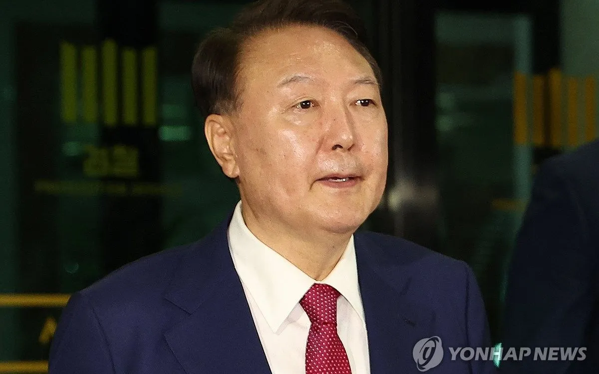 Cựu Tổng thống Yoon Suk Yeol rời khỏi trụ sở Viện kiểm sát cấp cao Seoul sau buổi thẩm vấn hôm 5/7/2025 (Ảnh: Yonhap) Cựu Tổng thống Yoon Suk Yeol rời khỏi trụ sở Viện kiểm sát cấp cao Seoul sau buổi thẩm vấn hôm 5/7/2025 (Ảnh: Yonhap)