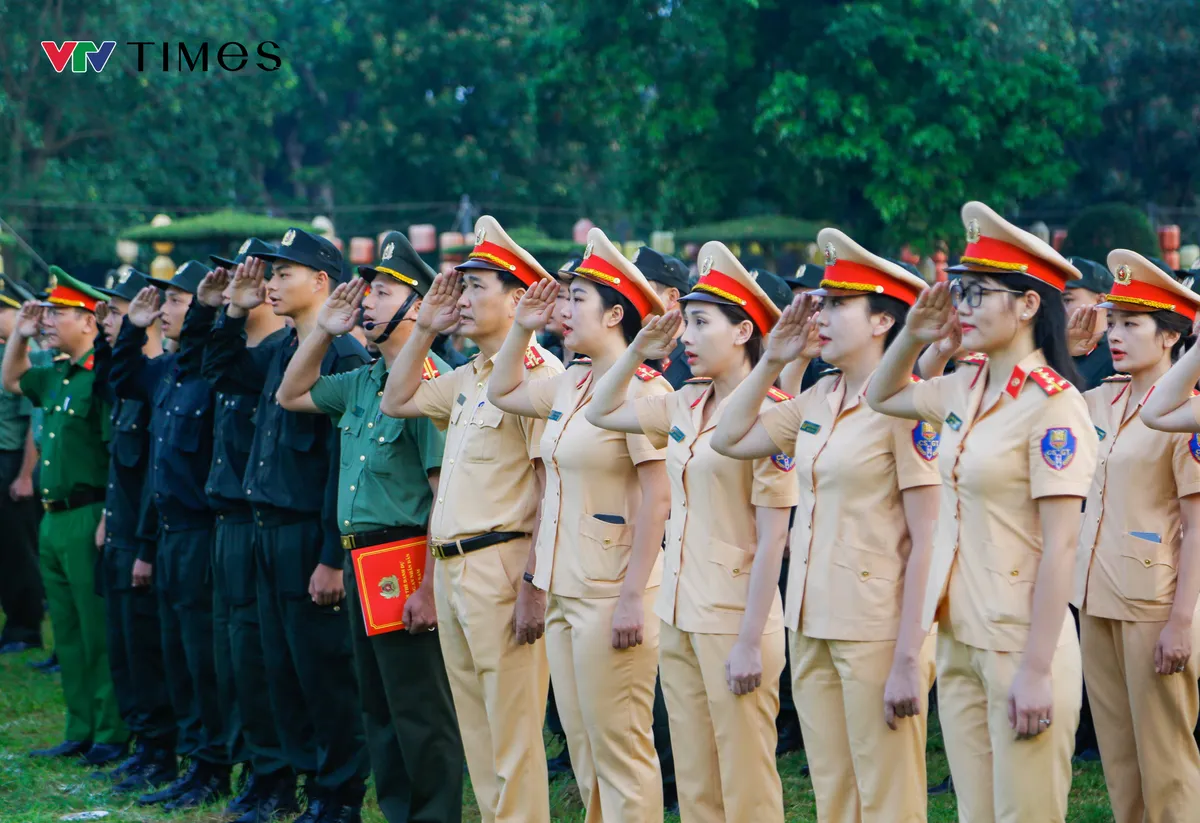 Hơn 1.600 cán bộ, chiến sĩ Công an Hà Nội dự Lễ chào cờ tại Hoàng thành Thăng Long - Ảnh 22.