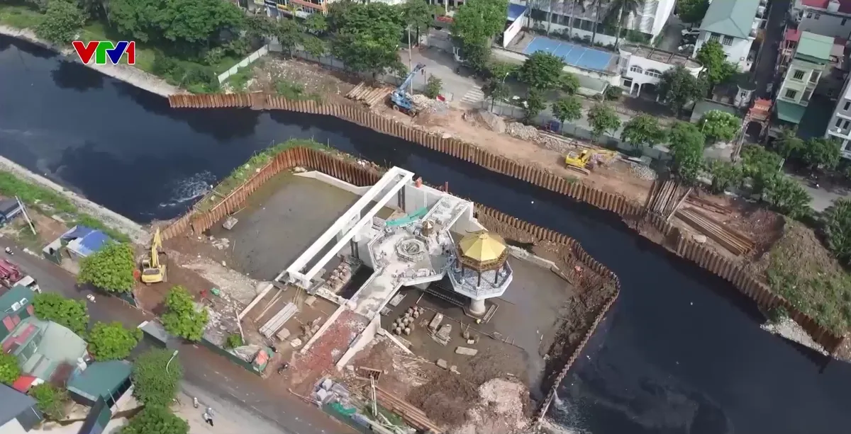 Sắp hoàn thành đập dâng đầu tiên trên sông Tô Lịch - Ảnh 2.