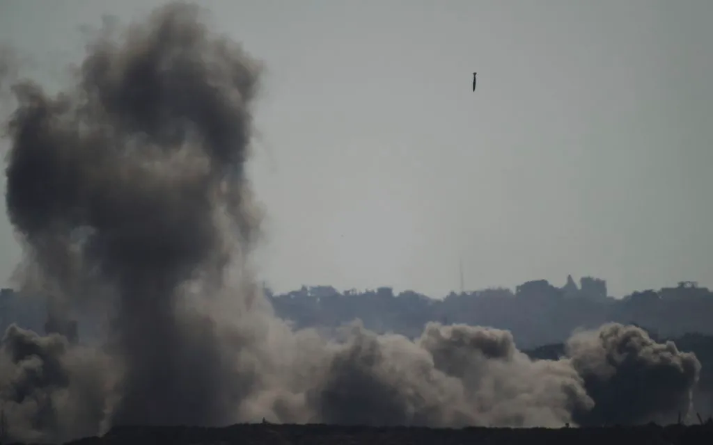 Một khu vực trúng không kích của Israel tại phía bắc Dải Gaza, ngày 8/7/2025. (Ảnh: AP) Một khu vực trúng không kích của Israel tại phía bắc Dải Gaza, ngày 8/7/2025. (Ảnh: AP)