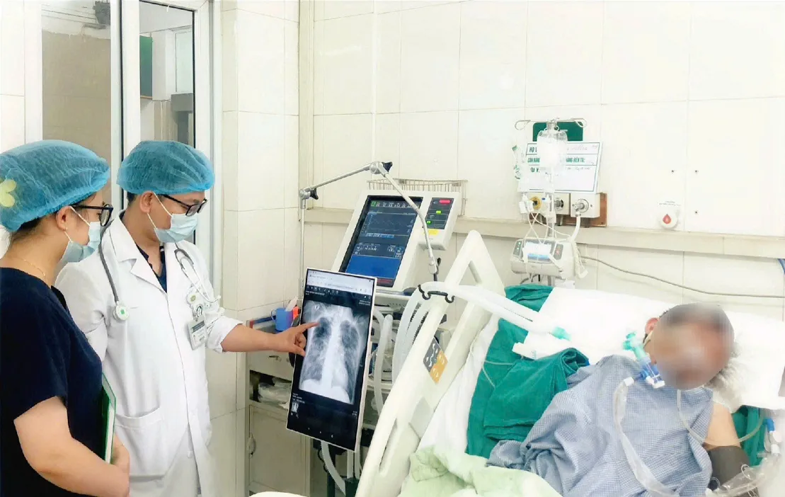 Hai người đàn ông mắc sởi nguy kịch, biến chứng nặng- Ảnh 1. Hai người đàn ông mắc sởi nguy kịch, biến chứng nặng- Ảnh 1.