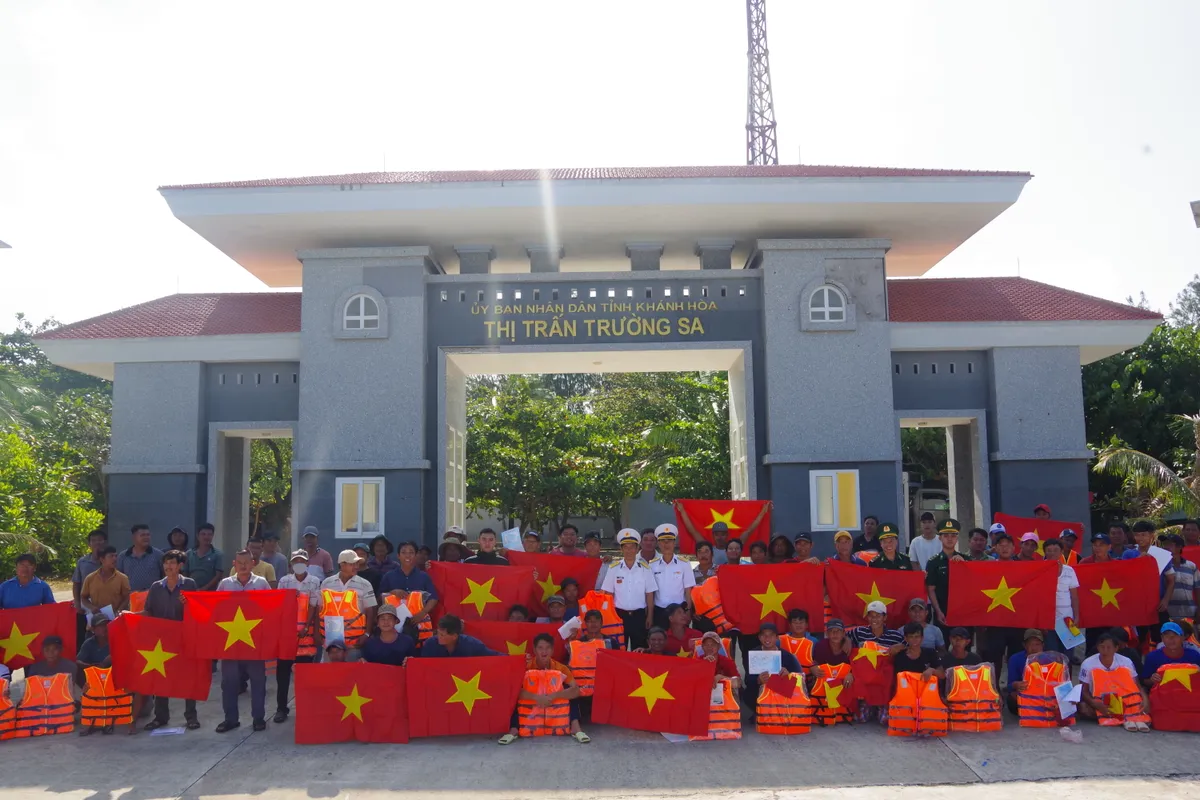 Lá chắn thép nơi đầu sóng giữ vững Trường Sa - Ảnh 2.