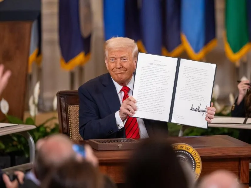 Mỹ &aacute;p thuế 25% l&ecirc;n h&agrave;ng Nhật, H&agrave;n từ 1/8 theo lệnh Tổng thống Trump, l&agrave;m căng thẳng thương mại gia tăng.