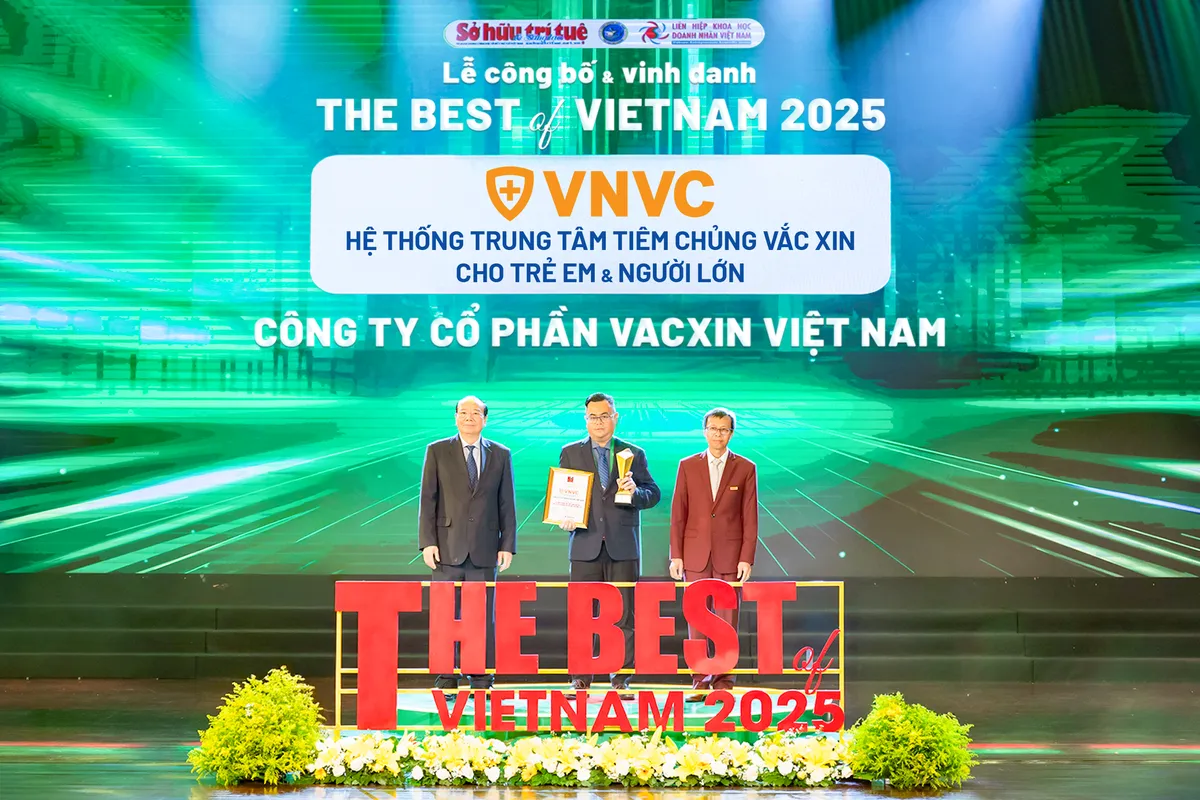 VNVC được vinh danh là Hệ thống trung tiêm chủng vắc xin tốt nhất Việt Nam - Ảnh 1.