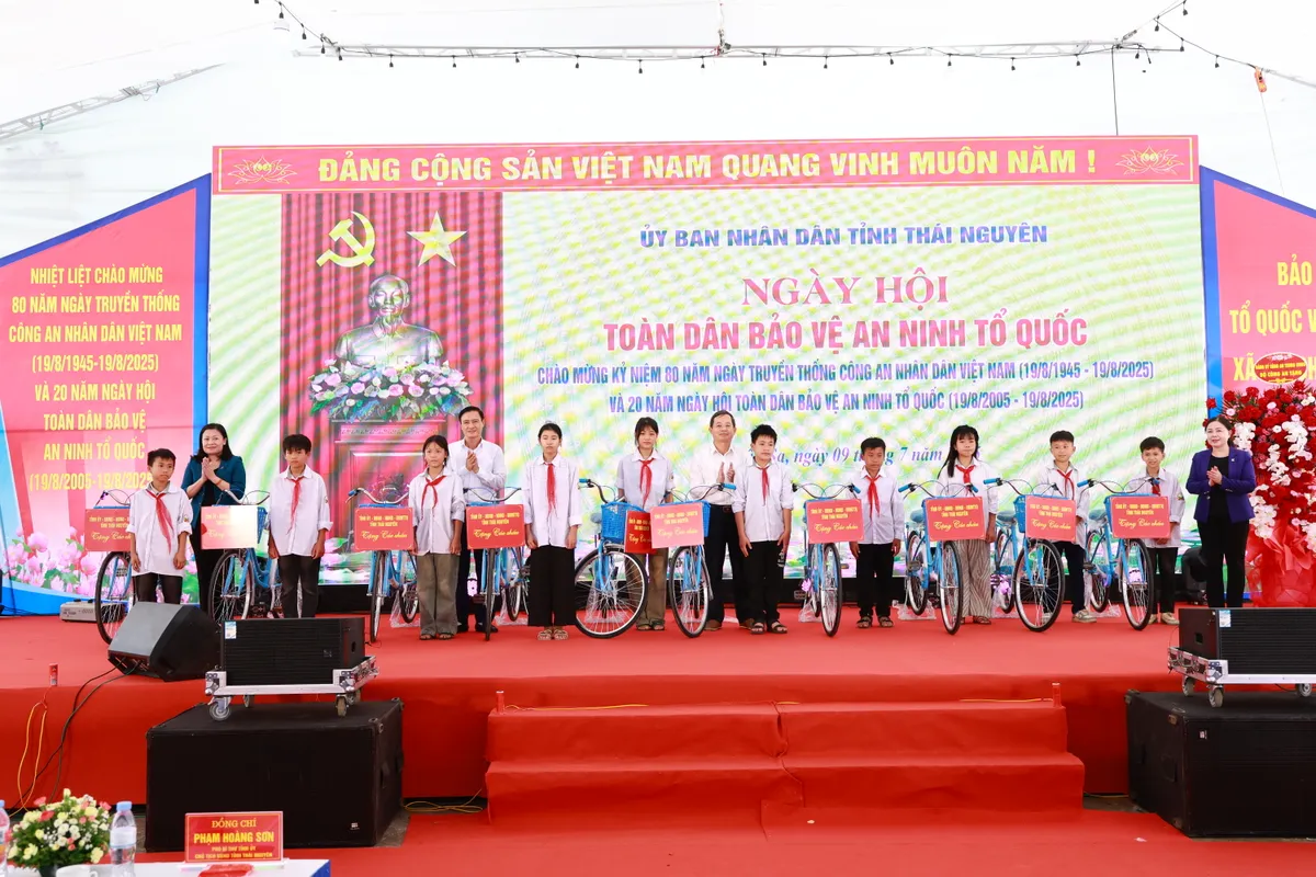 Xây dựng thế trận an ninh nhân dân vững chắc chính là nền tảng đảm bảo ổn định chính trị, phát triển kinh tế - xã hội - Ảnh 5.