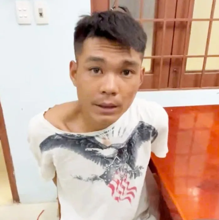 Thanh niên “phê” ma túy vào bệnh viện gây rối, xin tiền người dân - Ảnh 1.
