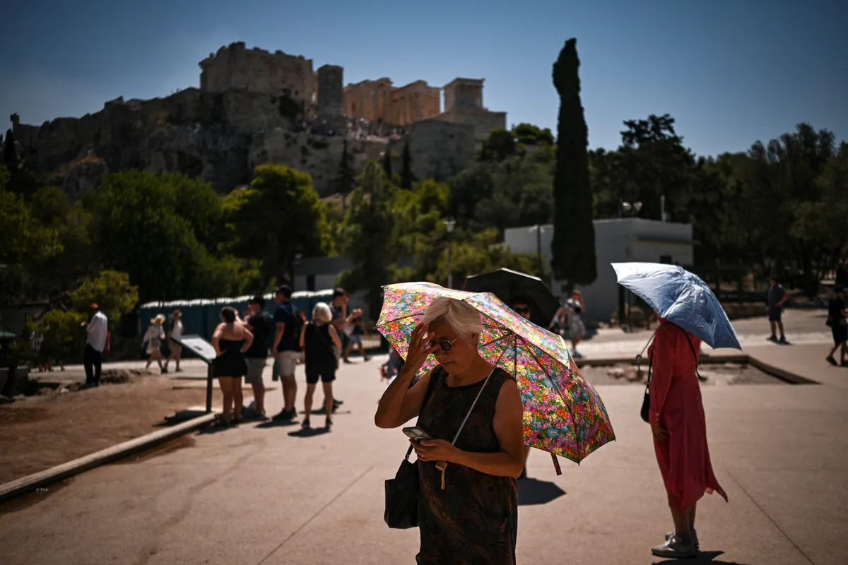 Hy lạp đóng cửa một phần di tích Acropolis trong đợt nắng nóng như thiêu đốt - Ảnh 1.