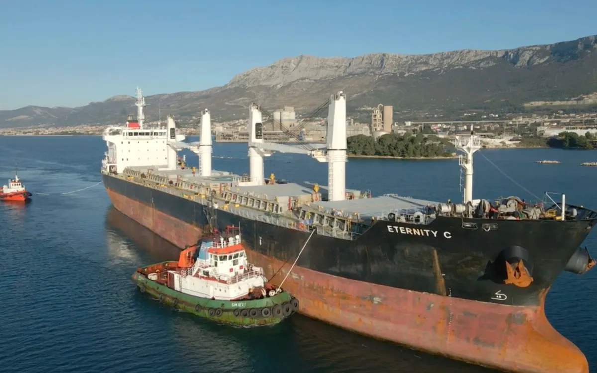 Tàu chở hàng rời Eternity C treo cờ Liberia được nhìn thấy ở Split, Croatia, ngày 30/1/2023 (Ảnh: AP) Tàu chở hàng rời Eternity C treo cờ Liberia được nhìn thấy ở Split, Croatia, ngày 30/1/2023 (Ảnh: AP)